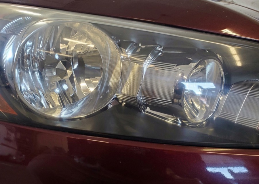 Crystal-clear restored headlight after restoration