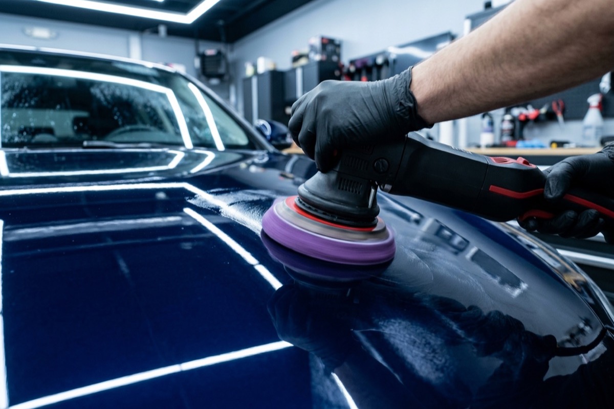 Dual-action polisher finishing navy paint to a mirror gloss